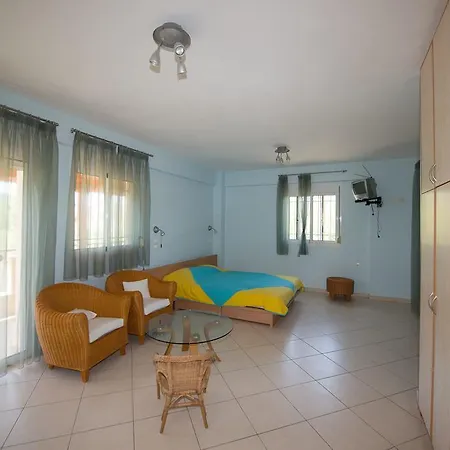 Гостевой дом Seaside Yellow House Ахарави