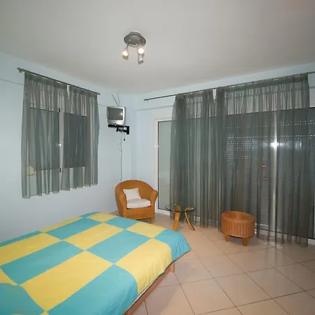 Seaside Yellow House Гостевой дом