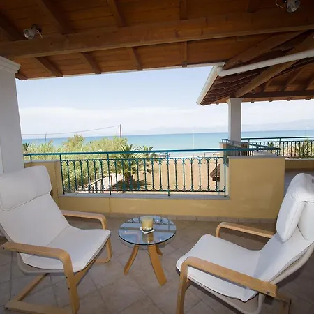 Seaside Yellow House Гостевой дом