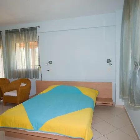 Seaside Yellow House Гостевой дом Ахарави