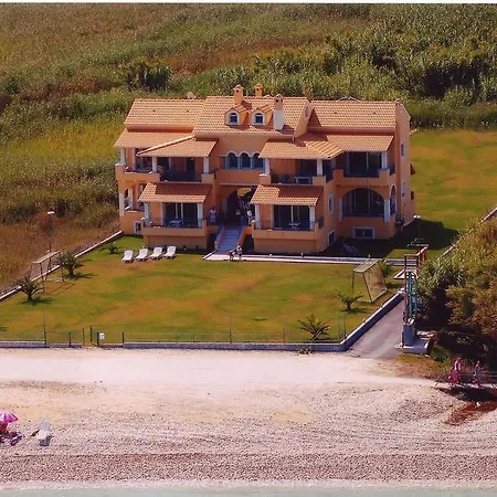 Гостевой дом Seaside Yellow House *