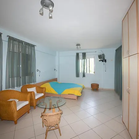 Seaside Yellow House Гостевой дом